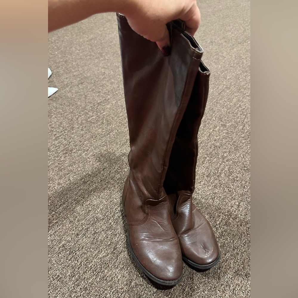 EUC Bucco Capensis 8.5 brown riding fashion boots flat heel below the knee zip